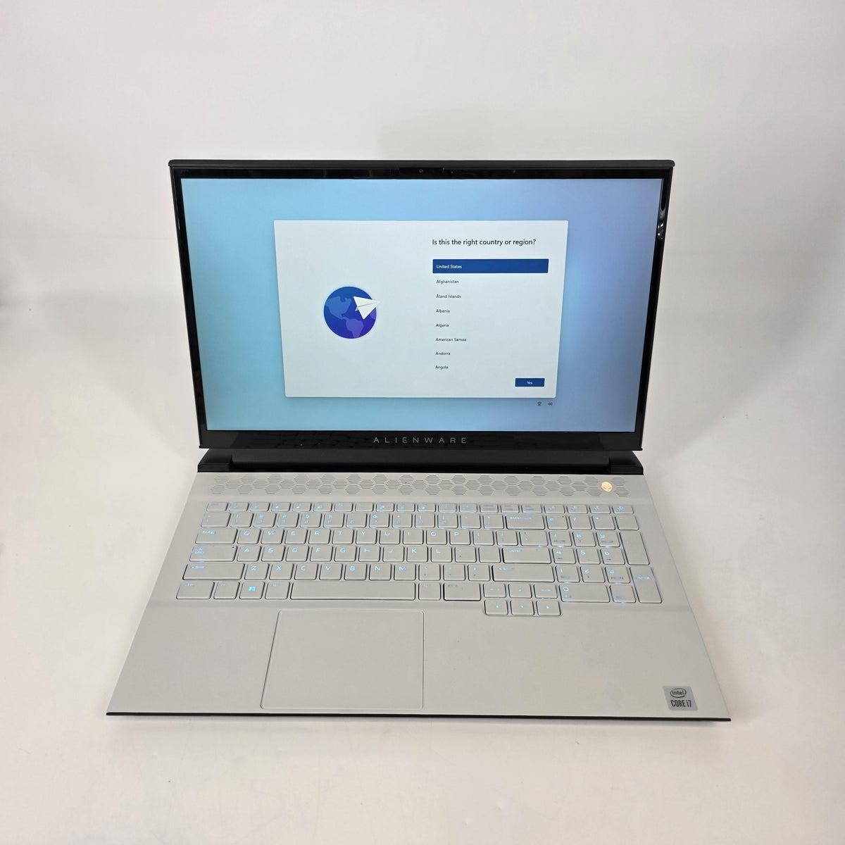 Dell Alienware M17 R4 White 2.2 GHz Intel Core i7 10th Gen. 16GB RAM 1TB Solid State Drive NVIDIA GeForce RTX 3070 8 GB