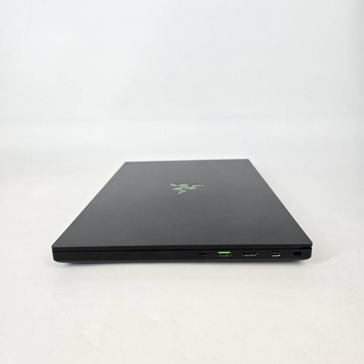 Razer Blade 15 Base 2019 Black 2.6 GHz Intel Core i7 9th Gen. 16GB RAM 256GB Solid State Drive NVIDIA GeForce GTX 1660 Ti 6 GB
