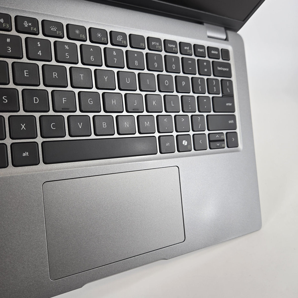 Dell Precision 3490 14 Gray 1.4 GHz Intel Core Ultra 7 64GB RAM 1TB Solid State Drive NVIDIA RTX 500 Ada 4 GB