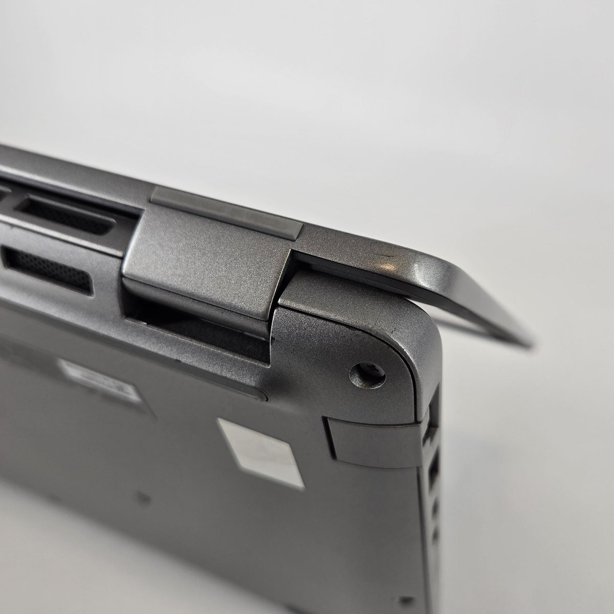 Dell Precision 3490 14 Gray 1.4 GHz Intel Core Ultra 7 64GB RAM 1TB Solid State Drive NVIDIA RTX 500 Ada 4 GB