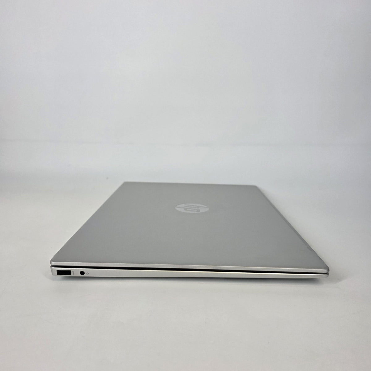 HP Pavilion 16 Silver 1.3 GHz Intel Core Ultra 5 8GB RAM 512GB Solid State Drive