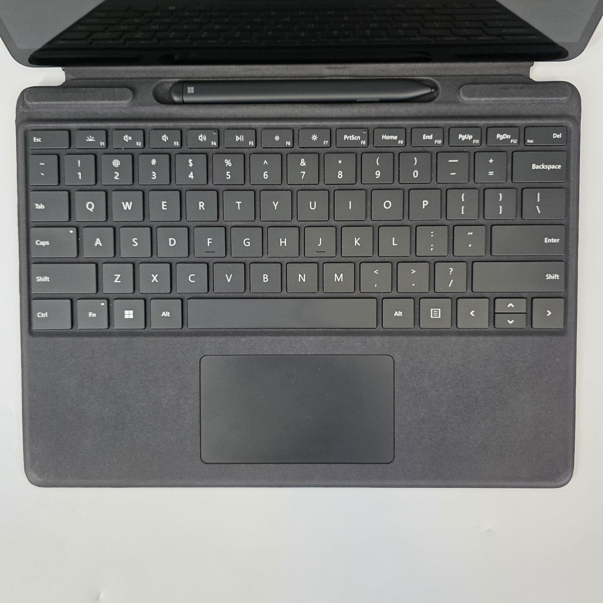 Surface Pro 9 13 Graphite WiFi 2.7 GHz Intel Core i7 12th Gen. 16GB RAM 512GB Solid State Drive