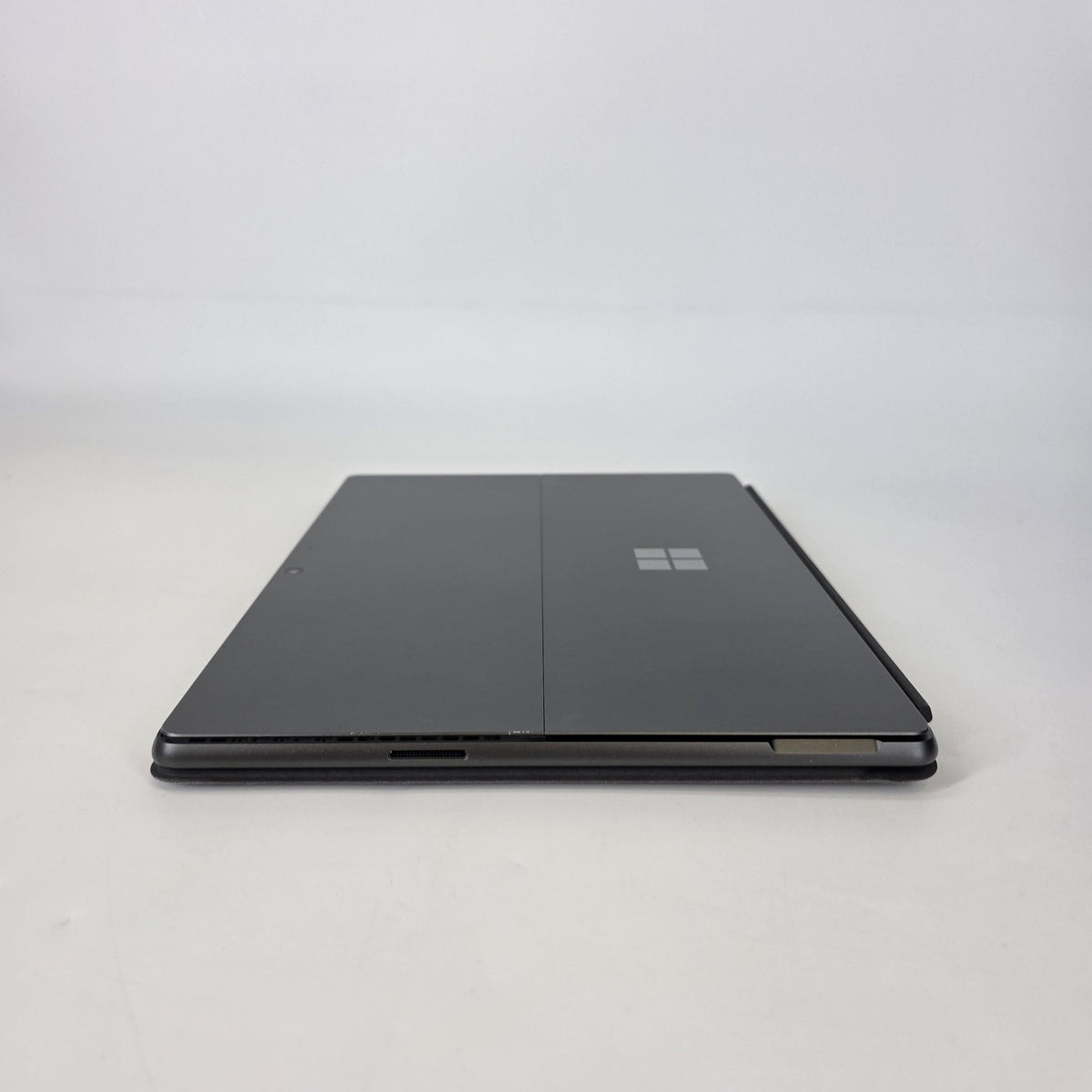 Surface Pro 9 13 Graphite WiFi 2.7 GHz Intel Core i7 12th Gen. 16GB RAM 512GB Solid State Drive