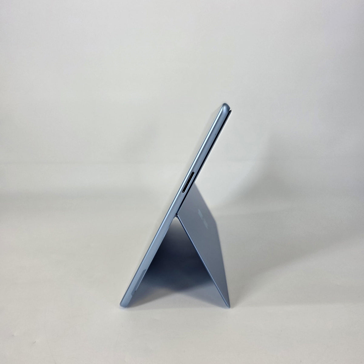 Microsoft Surface Pro 9 13 Sapphire WiFi 2.6 GHz Intel Core i7 12th Gen. 16GB RAM 512GB Solid State Drive