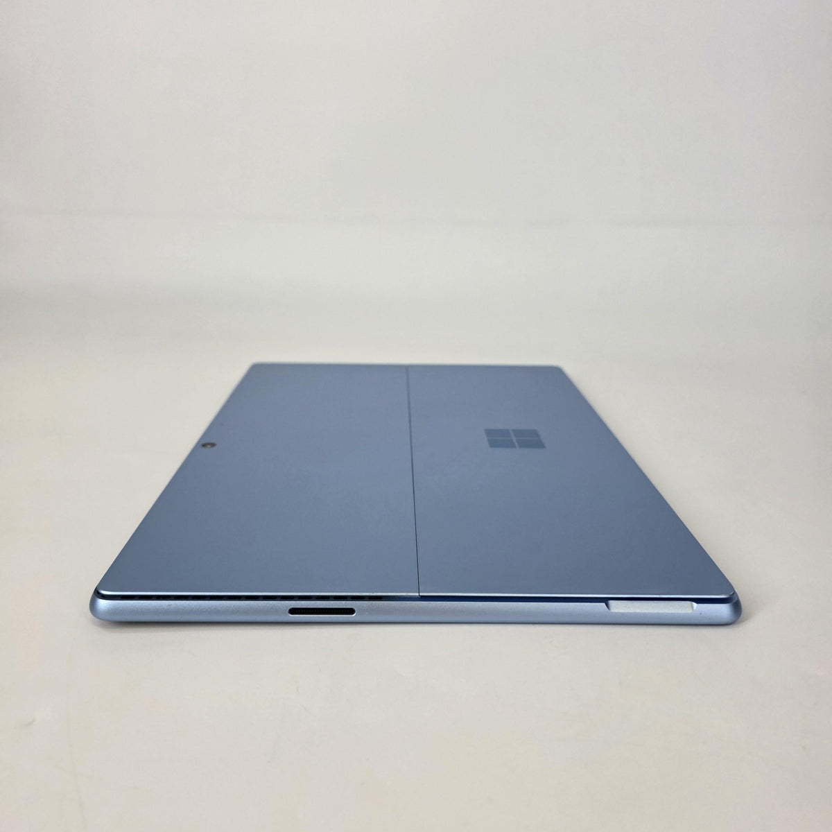Microsoft Surface Pro 9 13 Sapphire WiFi 2.6 GHz Intel Core i7 12th Gen. 16GB RAM 512GB Solid State Drive