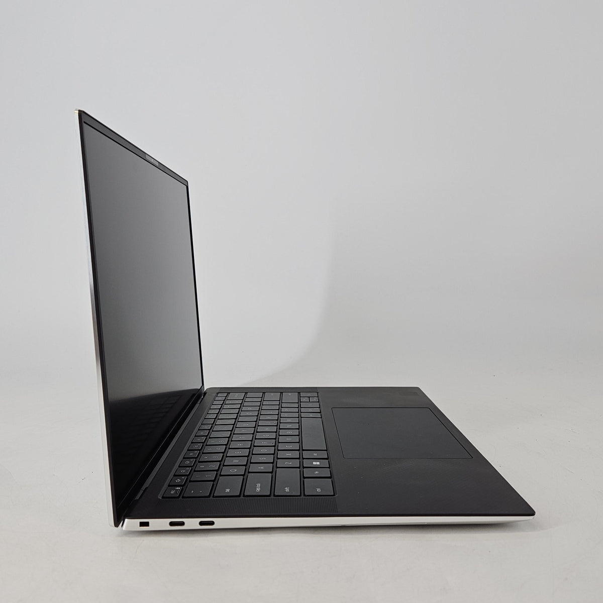 Dell XPS 15 9520 Silver 2.3 GHz Intel Core i7 12th Gen. 32GB RAM 512GB Solid State Drive NVIDIA GeForce RTX 3050 4 GB
