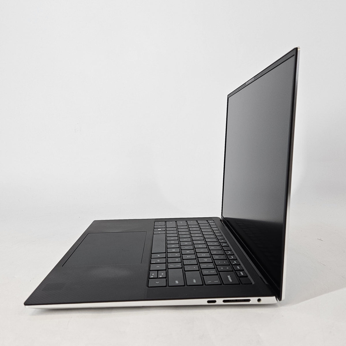 Dell XPS 15 9520 Silver 2.3 GHz Intel Core i7 12th Gen. 32GB RAM 512GB Solid State Drive NVIDIA GeForce RTX 3050 4 GB