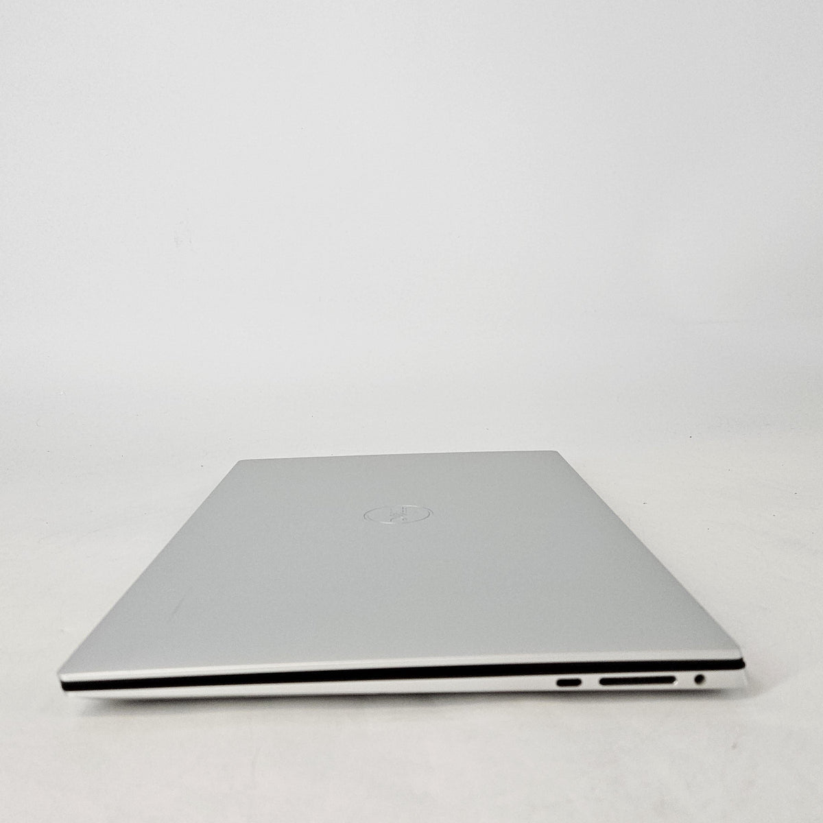 Dell XPS 15 9520 Silver 2.3 GHz Intel Core i7 12th Gen. 32GB RAM 512GB Solid State Drive NVIDIA GeForce RTX 3050 4 GB