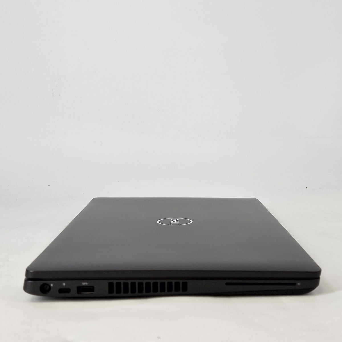 Dell Latitude 5500 15.6 Gray 1.9 GHz Intel Core i7 8th Gen. 16GB RAM 512GB Solid State Drive