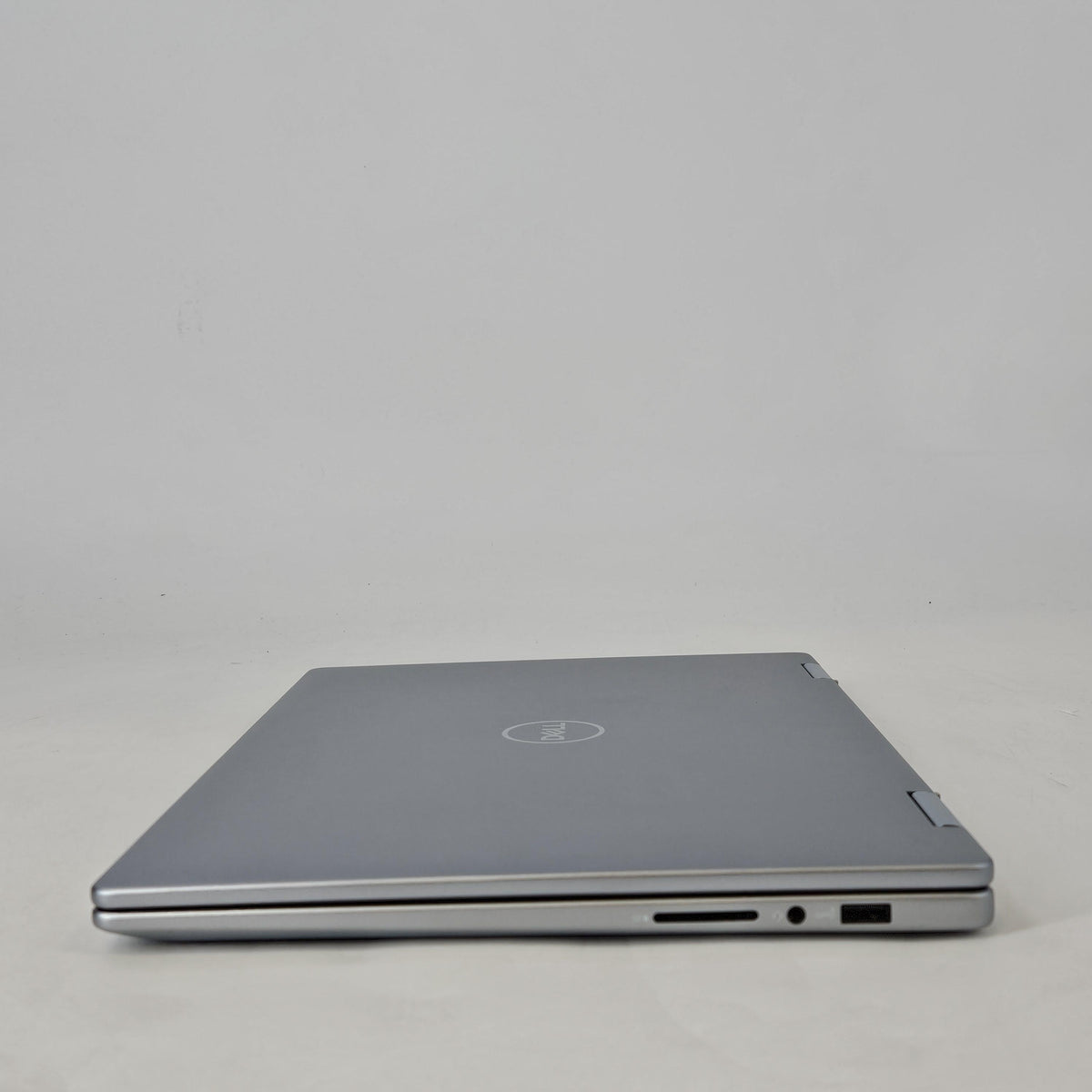 Dell Inspiron 7440 (2-in-1) 14 Blue 1.8 GHz Intel Core 7 16GB RAM 512GB Solid State Drive
