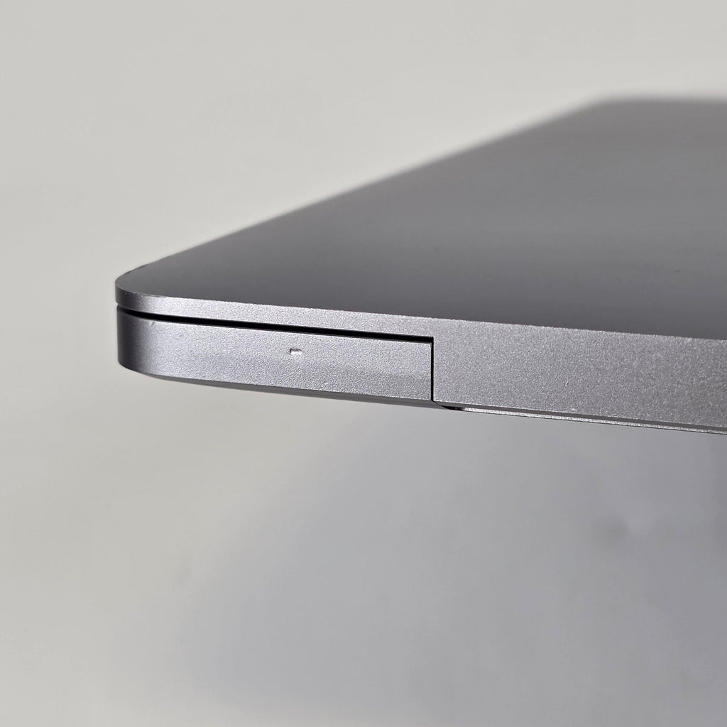 Apple MacBook Pro 16 Touch Bar 2019 Space Gray 2.4 GHz Intel Core i9 9th Gen. 32GB RAM 2TB Solid State Drive AMD Radeon Pro 5600M 8 GB