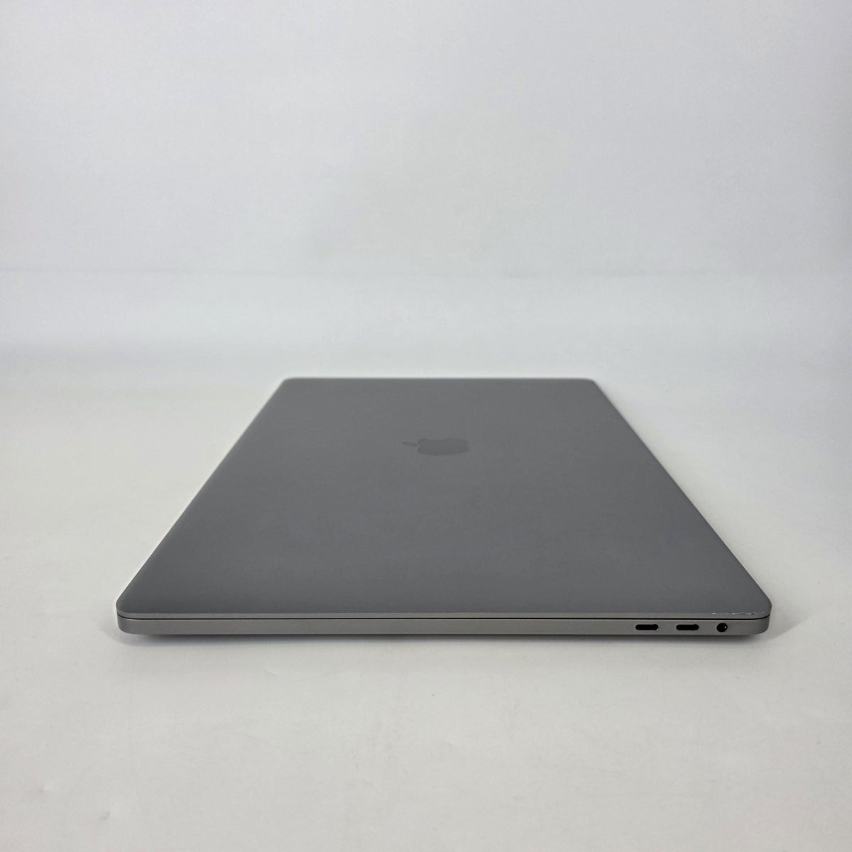 Apple MacBook Pro 16 Touch Bar 2019 Space Gray 2.4 GHz Intel Core i9 9th Gen. 32GB RAM 2TB Solid State Drive AMD Radeon Pro 5600M 8 GB
