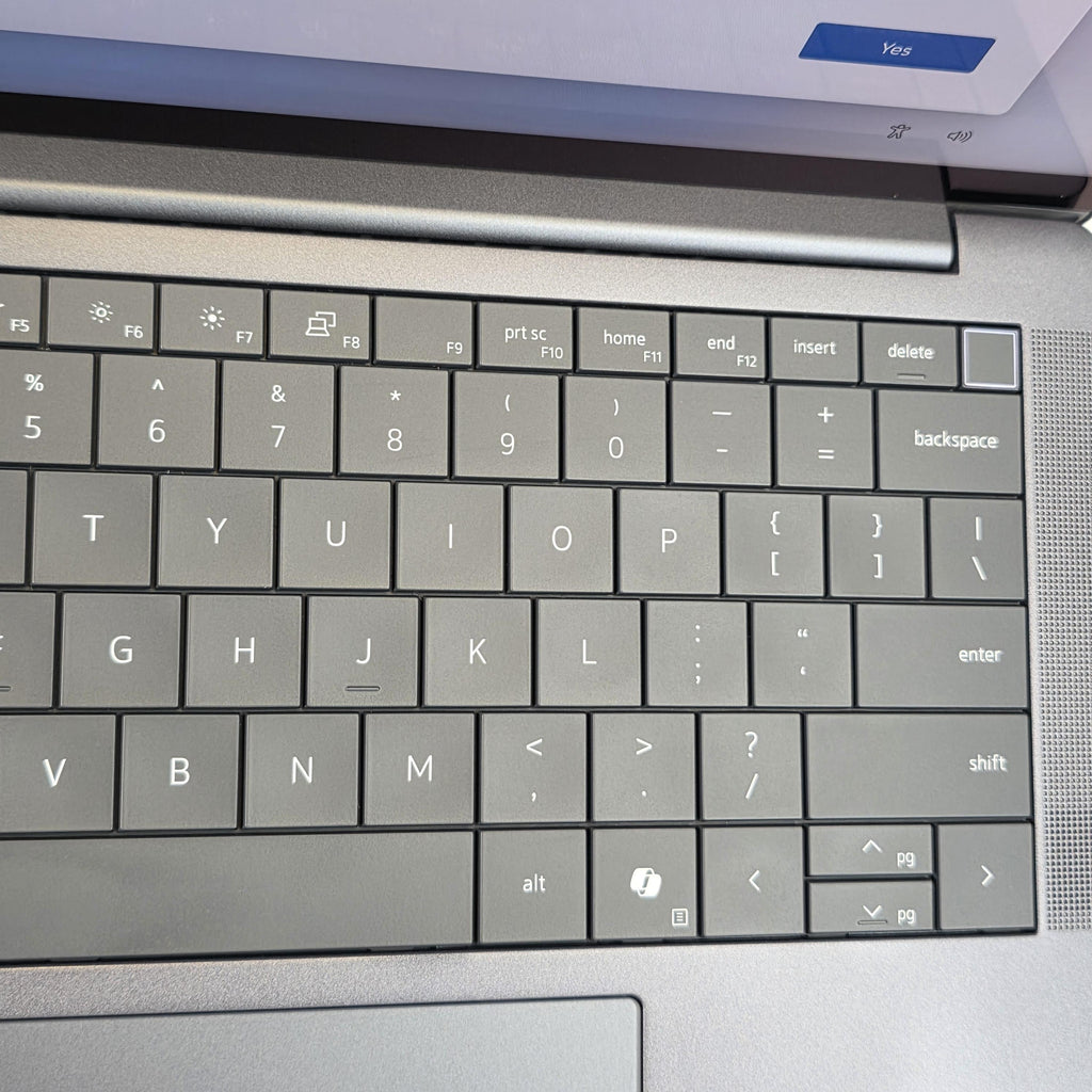 Dell Pro 13 Premium PA13250 Black 2.2 GHz Intel Core Ultra 7 Series 2 32GB RAM 512GB Solid State Drive