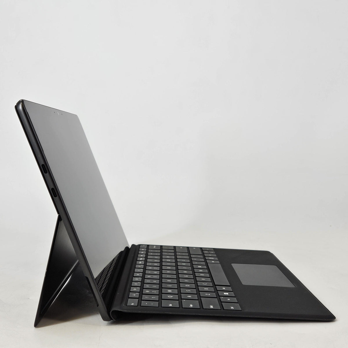 Surface Pro 9 13 Graphite WiFi 2.6 GHz Intel Core i7 12th Gen. 16GB RAM 256GB Solid State Drive