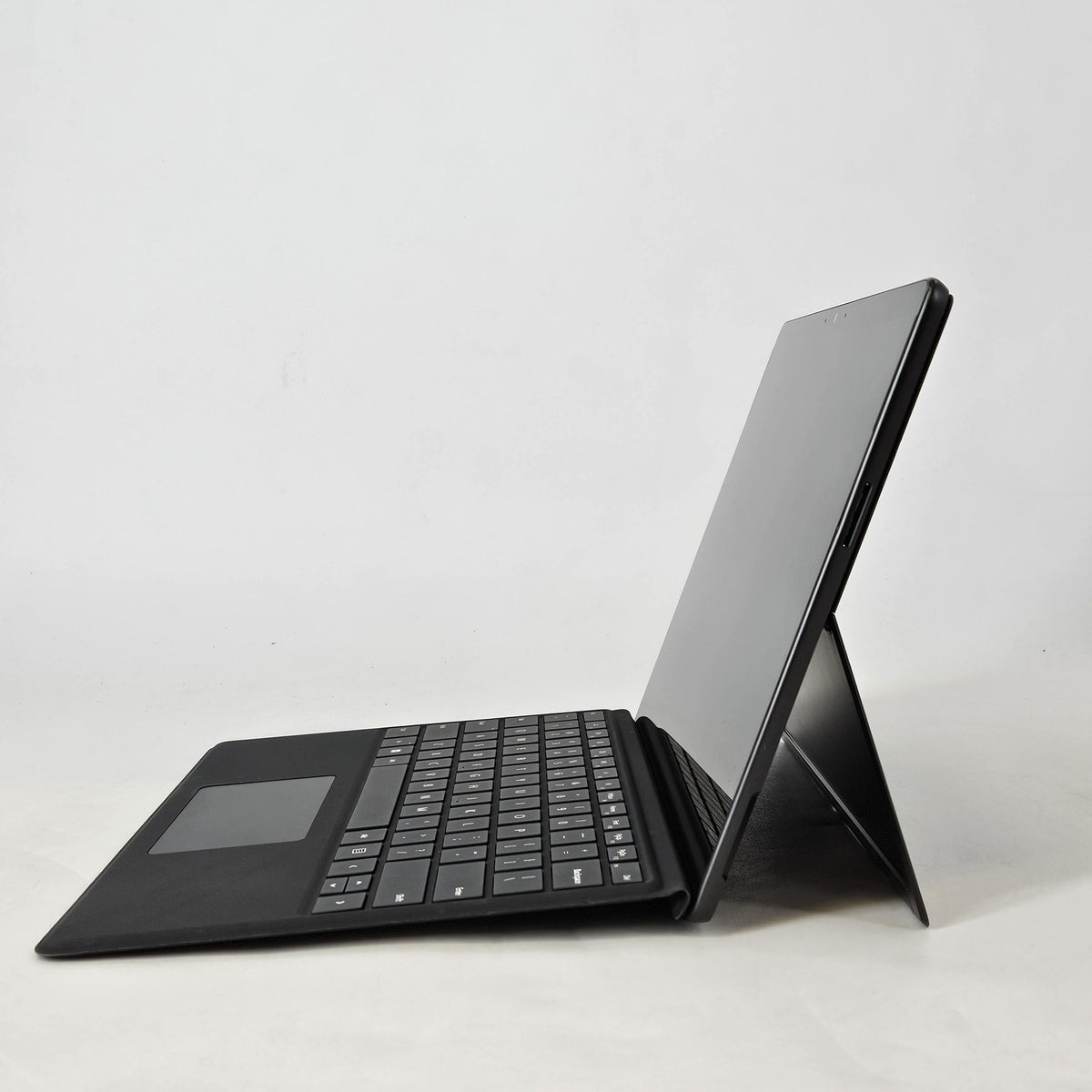 Surface Pro 9 13 Graphite WiFi 2.6 GHz Intel Core i7 12th Gen. 16GB RAM 256GB Solid State Drive