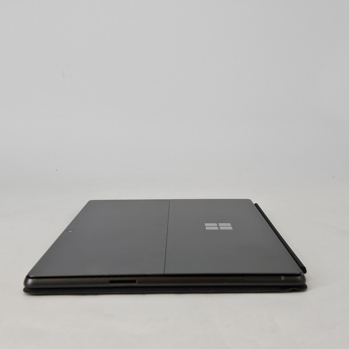 Surface Pro 9 13 Graphite WiFi 2.6 GHz Intel Core i7 12th Gen. 16GB RAM 256GB Solid State Drive