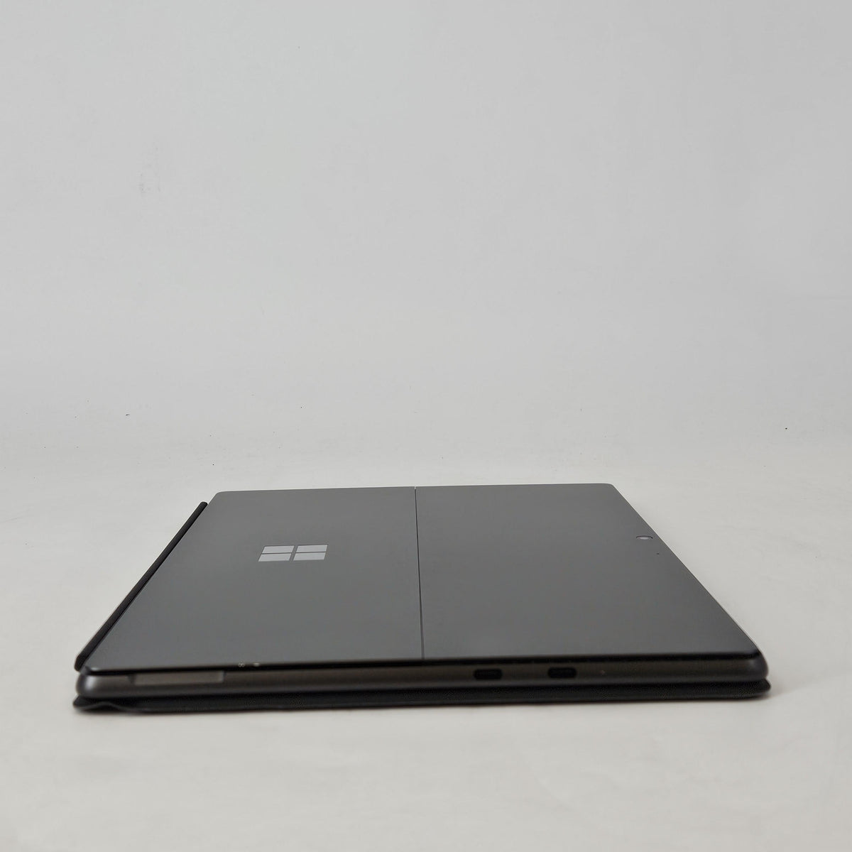 Surface Pro 9 13 Graphite WiFi 2.6 GHz Intel Core i7 12th Gen. 16GB RAM 256GB Solid State Drive