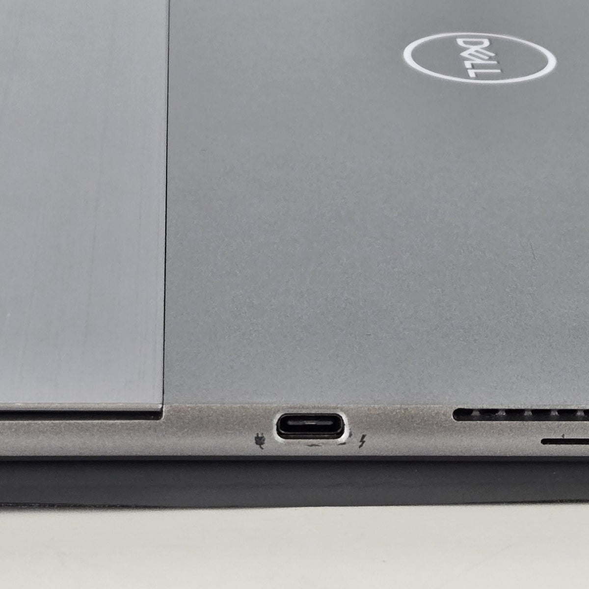 Dell Latitude 7320 (Detachable) 13.3 Gray 1.3 GHz Intel Core i7 11th Gen. 16GB RAM 512GB Solid State Drive