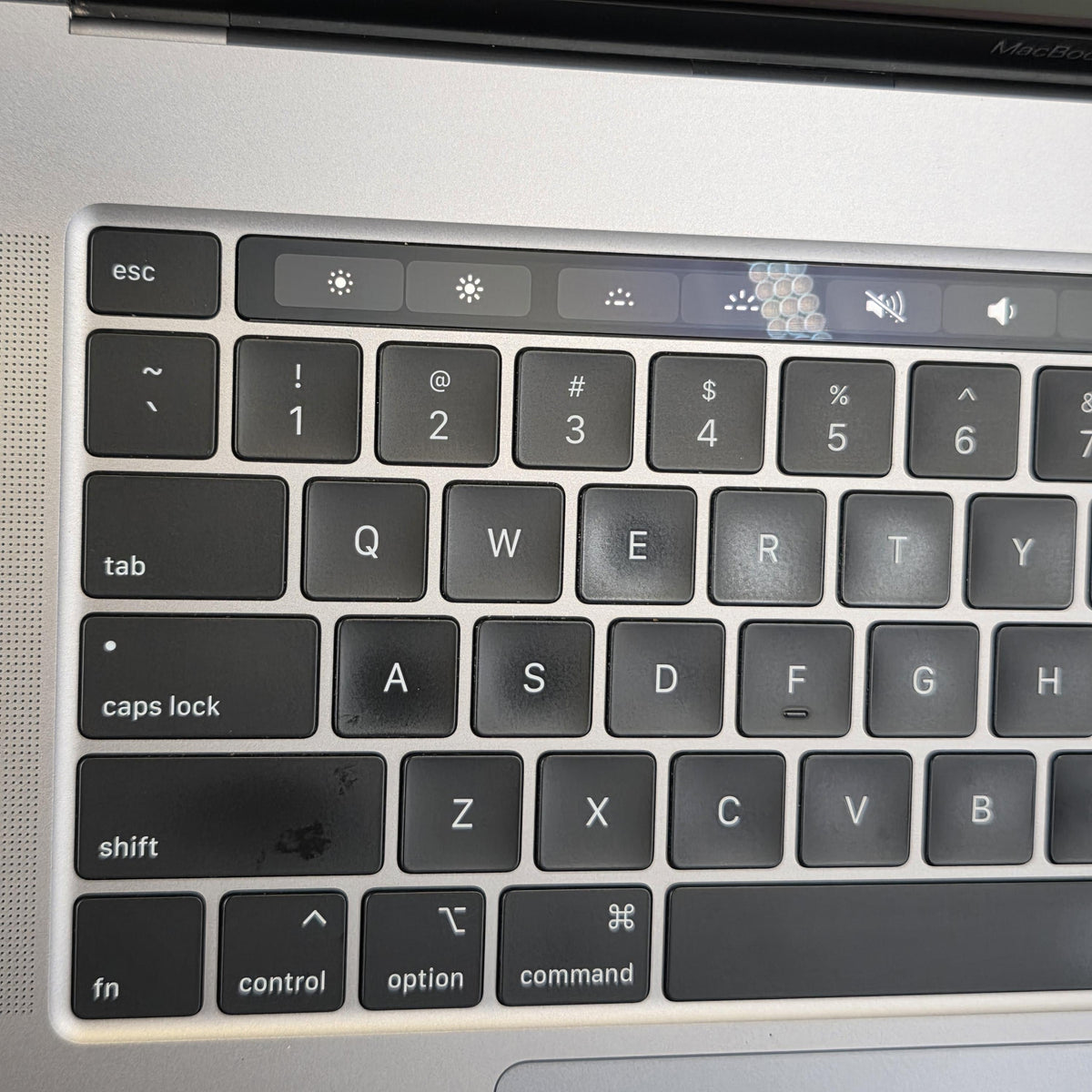 Apple MacBook Pro 16 Touch Bar 2019 Space Gray 2.4 GHz Intel Core i9 9th Gen. 64GB RAM 4TB Solid State Drive AMD Radeon Pro 5500M 8 GB
