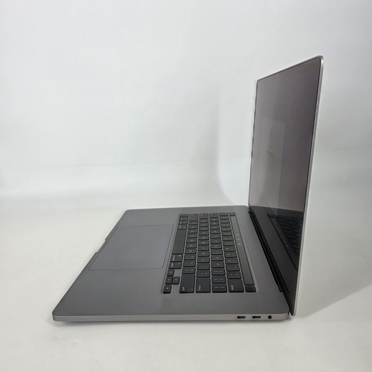 Apple MacBook Pro 16 Touch Bar 2019 Space Gray 2.4 GHz Intel Core i9 9th Gen. 64GB RAM 4TB Solid State Drive AMD Radeon Pro 5500M 8 GB
