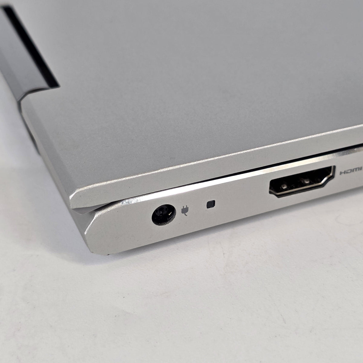 Dell Inspiron 7506 (2-in-1) 15.6 Silver 2.8 GHz Intel Core i7 11th Gen. 16GB RAM 512GB Solid State Drive