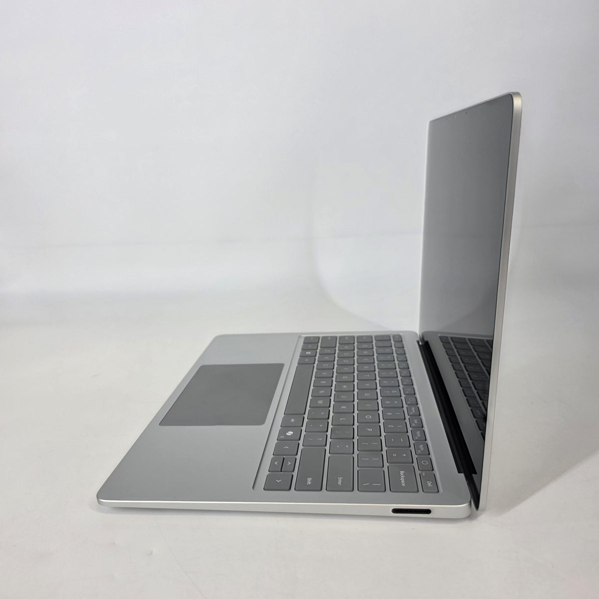 Microsoft Surface Laptop 7 13.8 Platinum WiFi 3.4 GHz Qualcomm Snapdragon X Plus 16GB RAM 256GB Solid State Drive