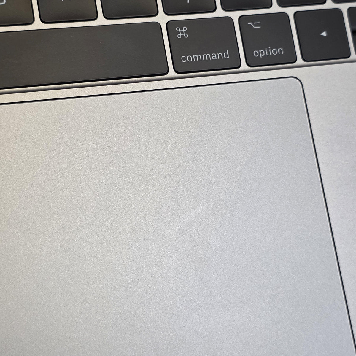 MacBook Pro 15 Touch Bar 2017 Space Gray 2.8 GHz Intel Core i7 7th Gen. 16GB RAM 2TB Solid State Drive AMD Radeon Pro 560 4 GB
