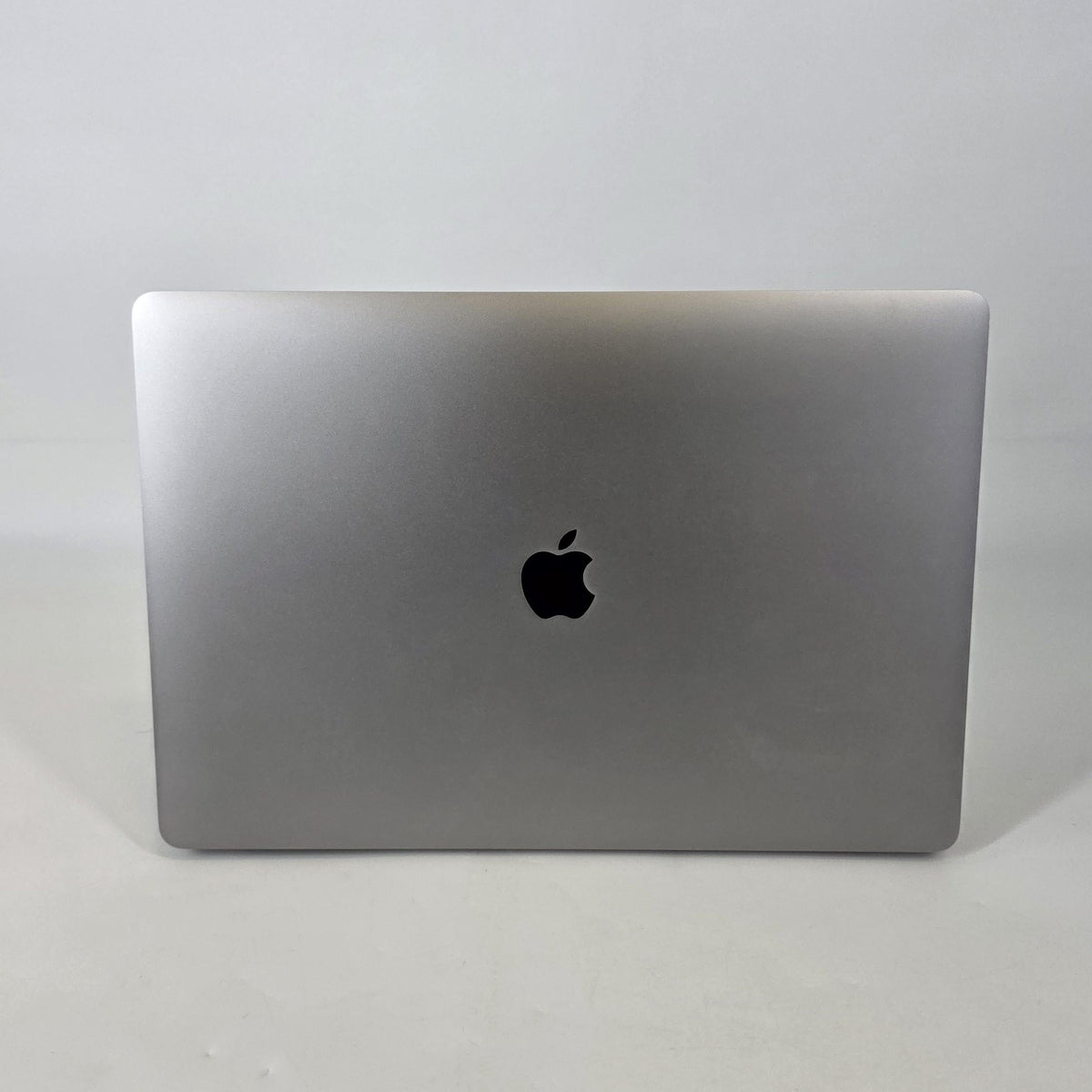 MacBook Pro 15 Touch Bar 2017 Space Gray 2.8 GHz Intel Core i7 7th Gen. 16GB RAM 2TB Solid State Drive AMD Radeon Pro 560 4 GB