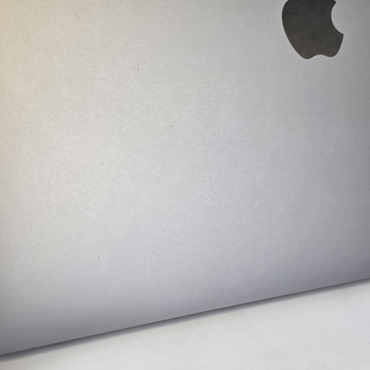 MacBook Pro 15 Touch Bar 2017 Space Gray 2.8 GHz Intel Core i7 7th Gen. 16GB RAM 2TB Solid State Drive AMD Radeon Pro 560 4 GB