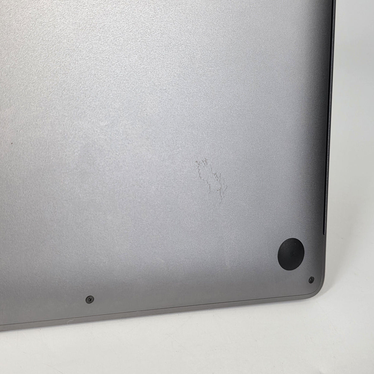 MacBook Pro 15 Touch Bar 2017 Space Gray 2.8 GHz Intel Core i7 7th Gen. 16GB RAM 2TB Solid State Drive AMD Radeon Pro 560 4 GB