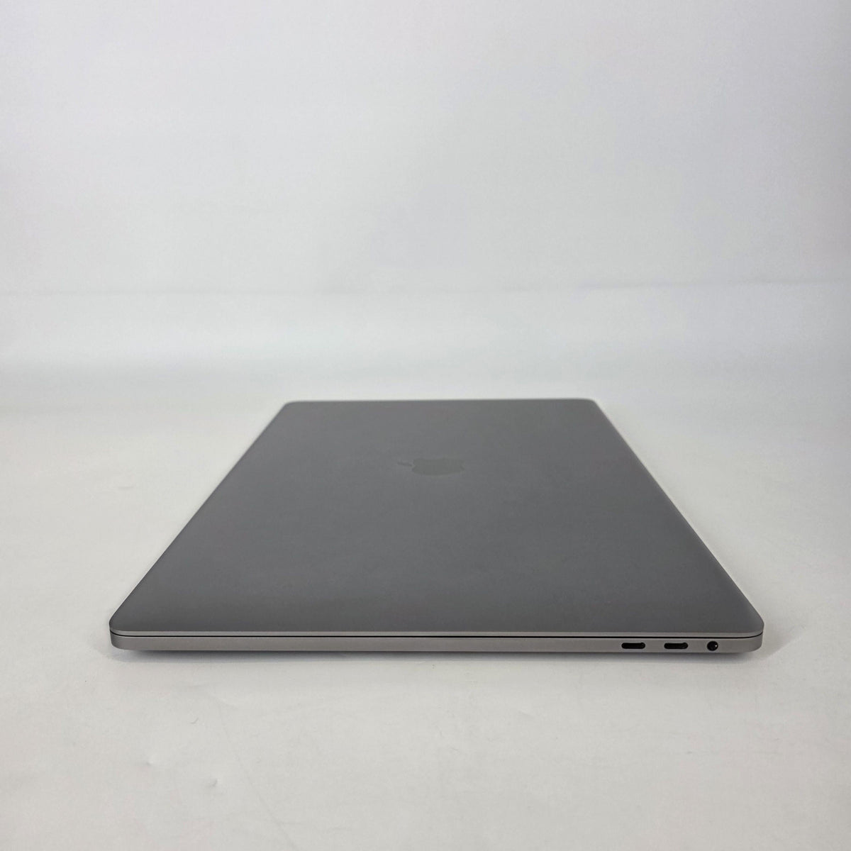 MacBook Pro 15 Touch Bar 2017 Space Gray 2.8 GHz Intel Core i7 7th Gen. 16GB RAM 2TB Solid State Drive AMD Radeon Pro 560 4 GB