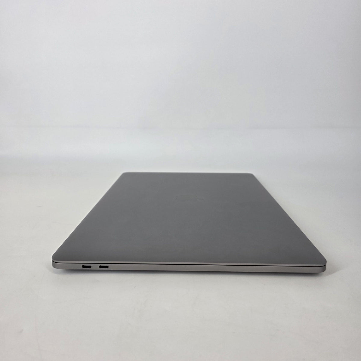 MacBook Pro 15 Touch Bar 2017 Space Gray 2.8 GHz Intel Core i7 7th Gen. 16GB RAM 2TB Solid State Drive AMD Radeon Pro 560 4 GB