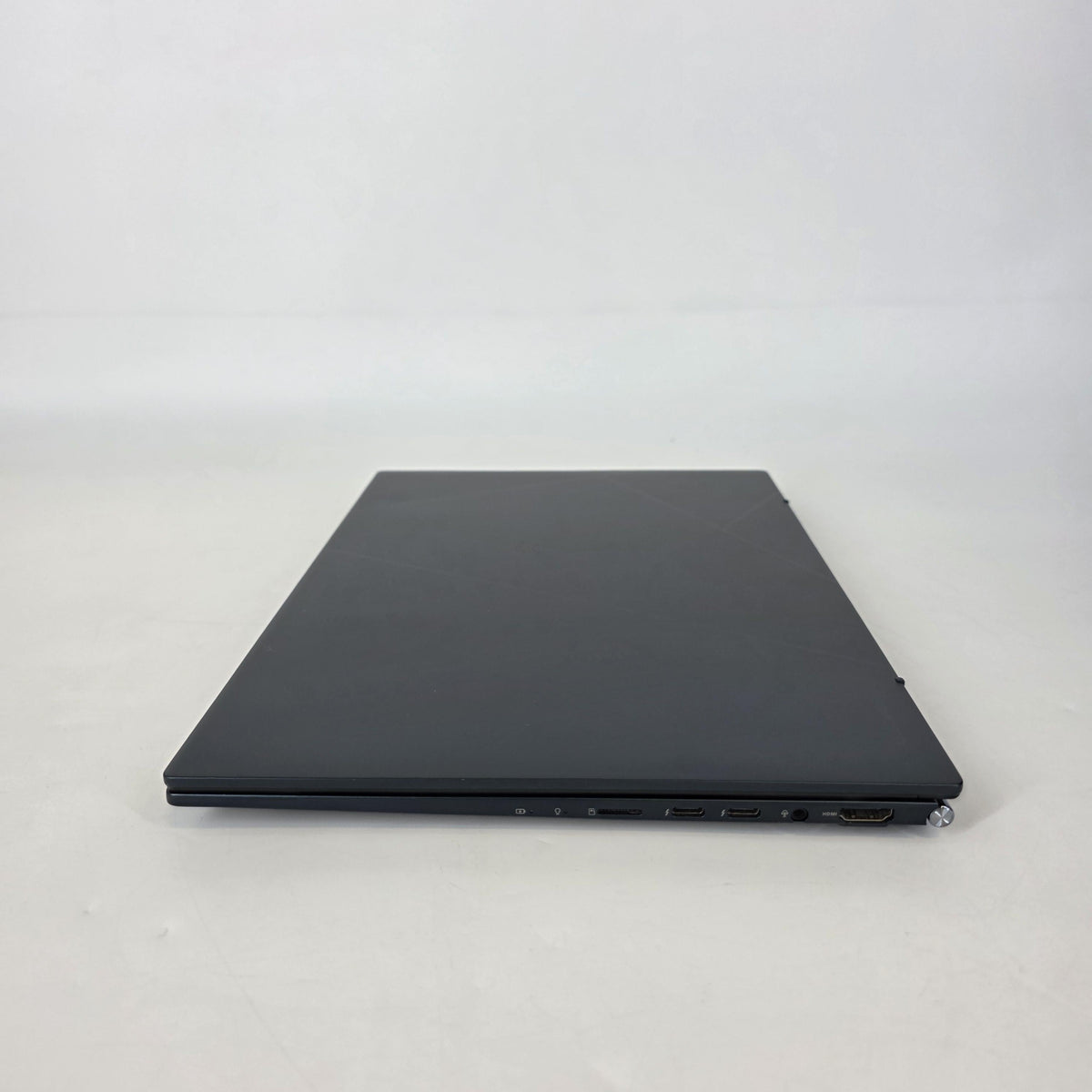 Asus Zenbook 14 Blue 1.9 GHz Intel Core i5 13th Gen. 16GB RAM 512GB Solid State Drive