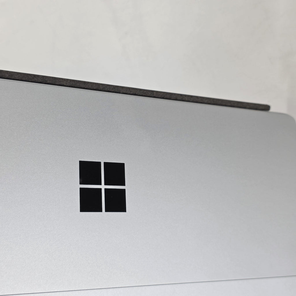 Microsoft Surface Pro 9 13 Platinum WiFi 2.5 GHz Intel Core i5 12th Gen. 8GB RAM 256GB Solid State Drive