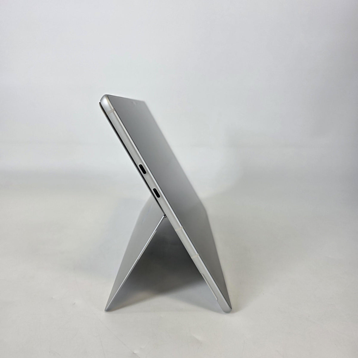Microsoft Surface Pro 11 13 Silver Unlocked 3.4 GHz Qualcomm Snapdragon X Plus 16GB RAM 256GB Solid State Drive