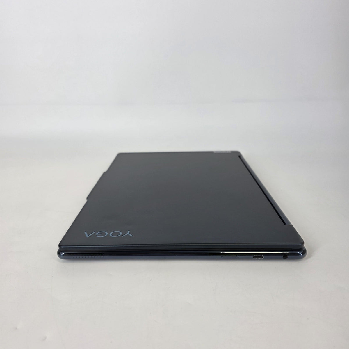 Lenovo Yoga 9i 14 Blue 1.4 GHz Intel Core Ultra 7 16GB RAM 1TB Solid State Drive