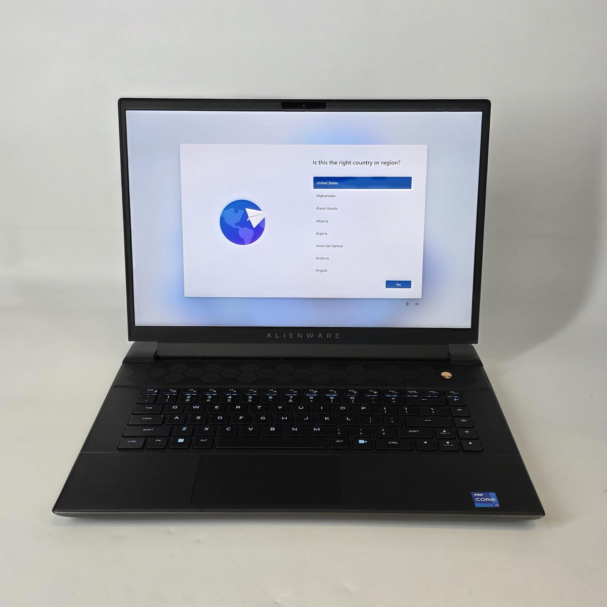 Dell Alienware M16 R1 Black 2.1 GHz Intel Core i7 13th Gen. 32GB RAM 1TB Solid State Drive NVIDIA GeForce RTX 4070 8 GB