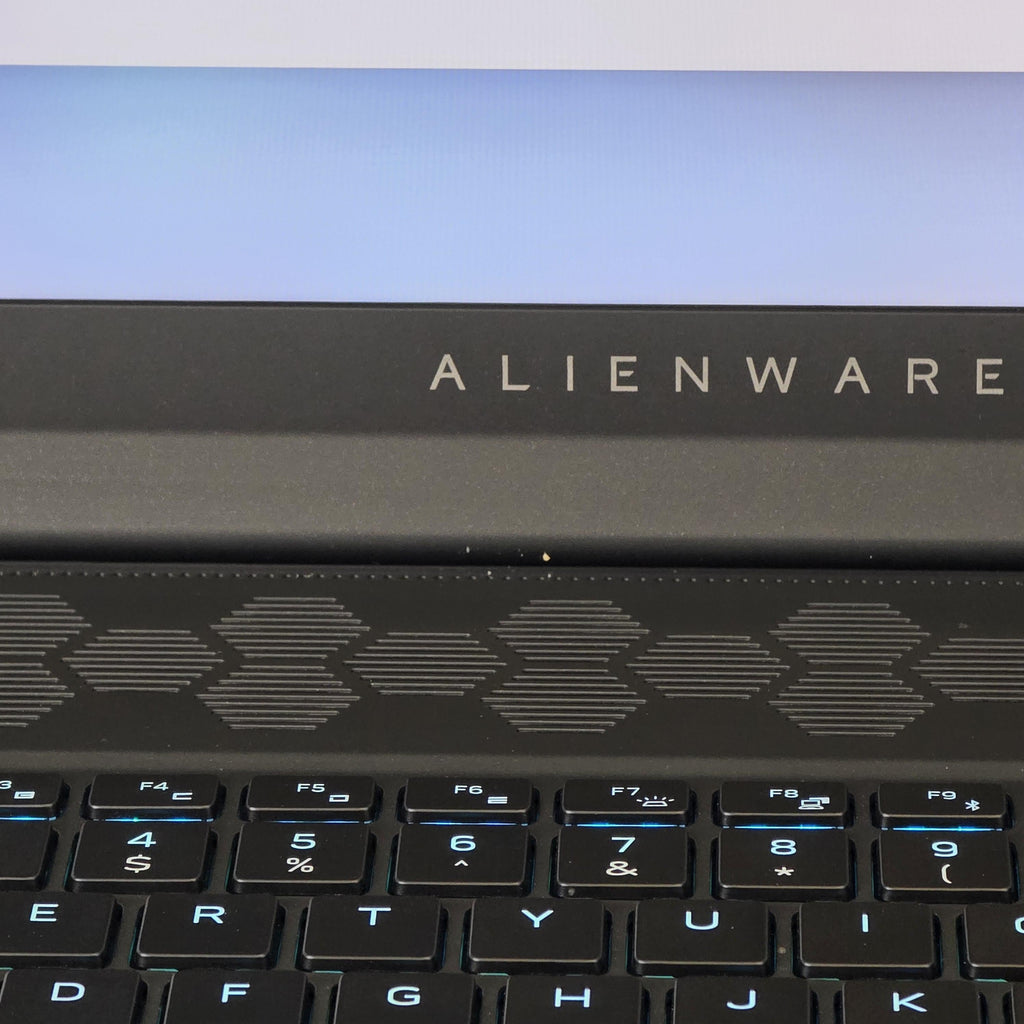 Dell Alienware M16 R1 Black 2.1 GHz Intel Core i7 13th Gen. 32GB RAM 1TB Solid State Drive NVIDIA GeForce RTX 4070 8 GB