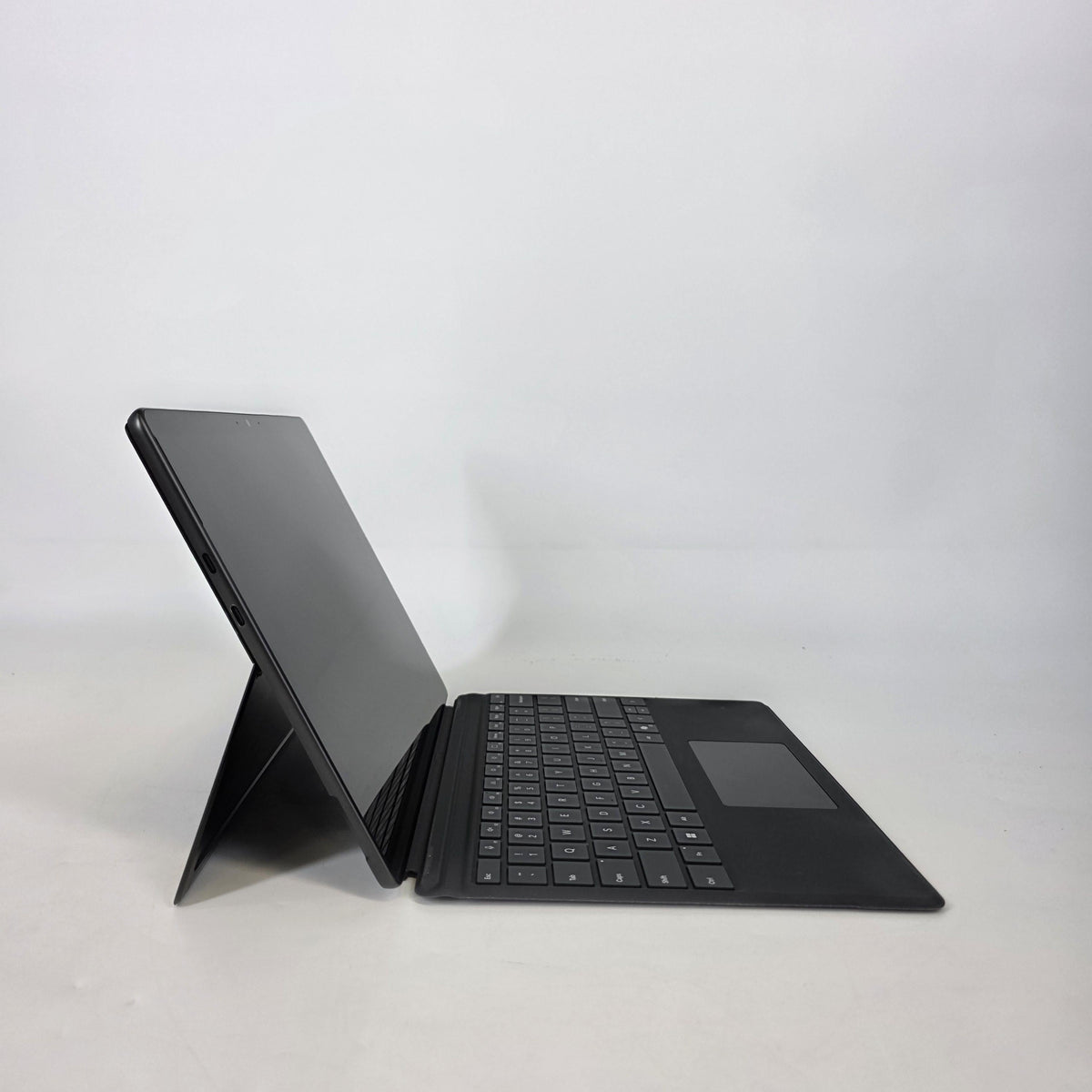 Surface Pro 9 13 Graphite WiFi 2.5 GHz Intel Core i5 12th Gen. 16GB RAM 256GB Solid State Drive
