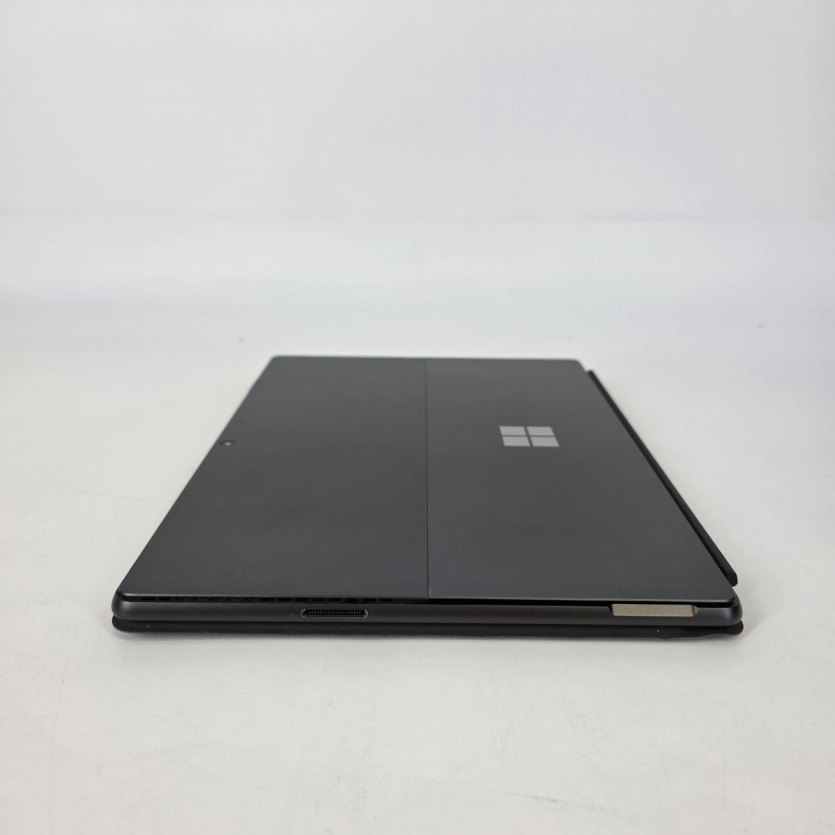 Surface Pro 9 13 Graphite WiFi 2.5 GHz Intel Core i5 12th Gen. 16GB RAM 256GB Solid State Drive
