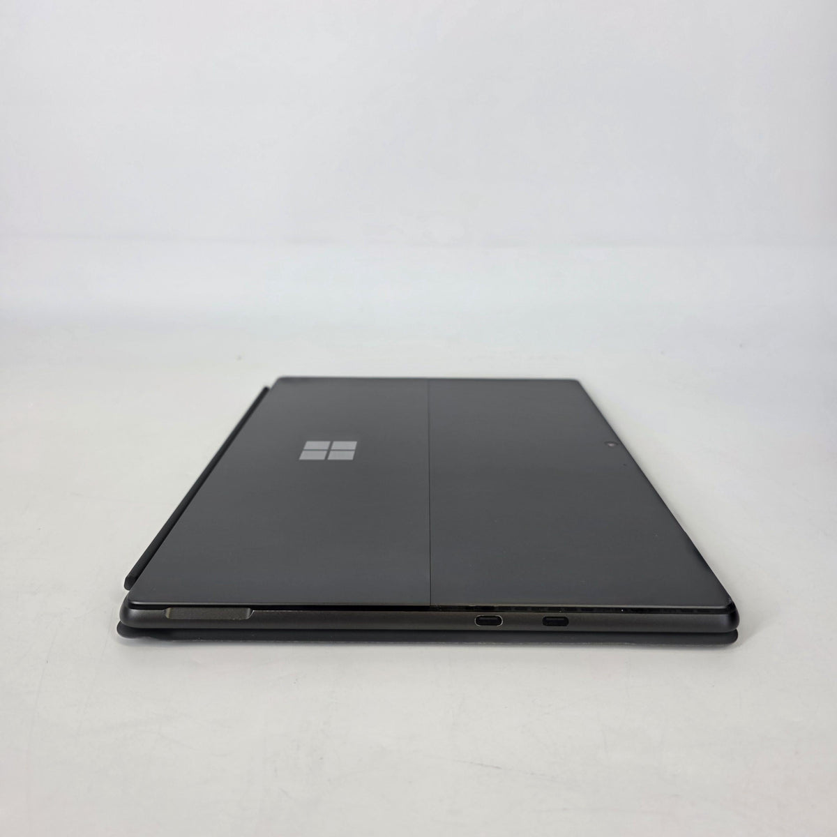 Surface Pro 9 13 Graphite WiFi 2.5 GHz Intel Core i5 12th Gen. 16GB RAM 256GB Solid State Drive