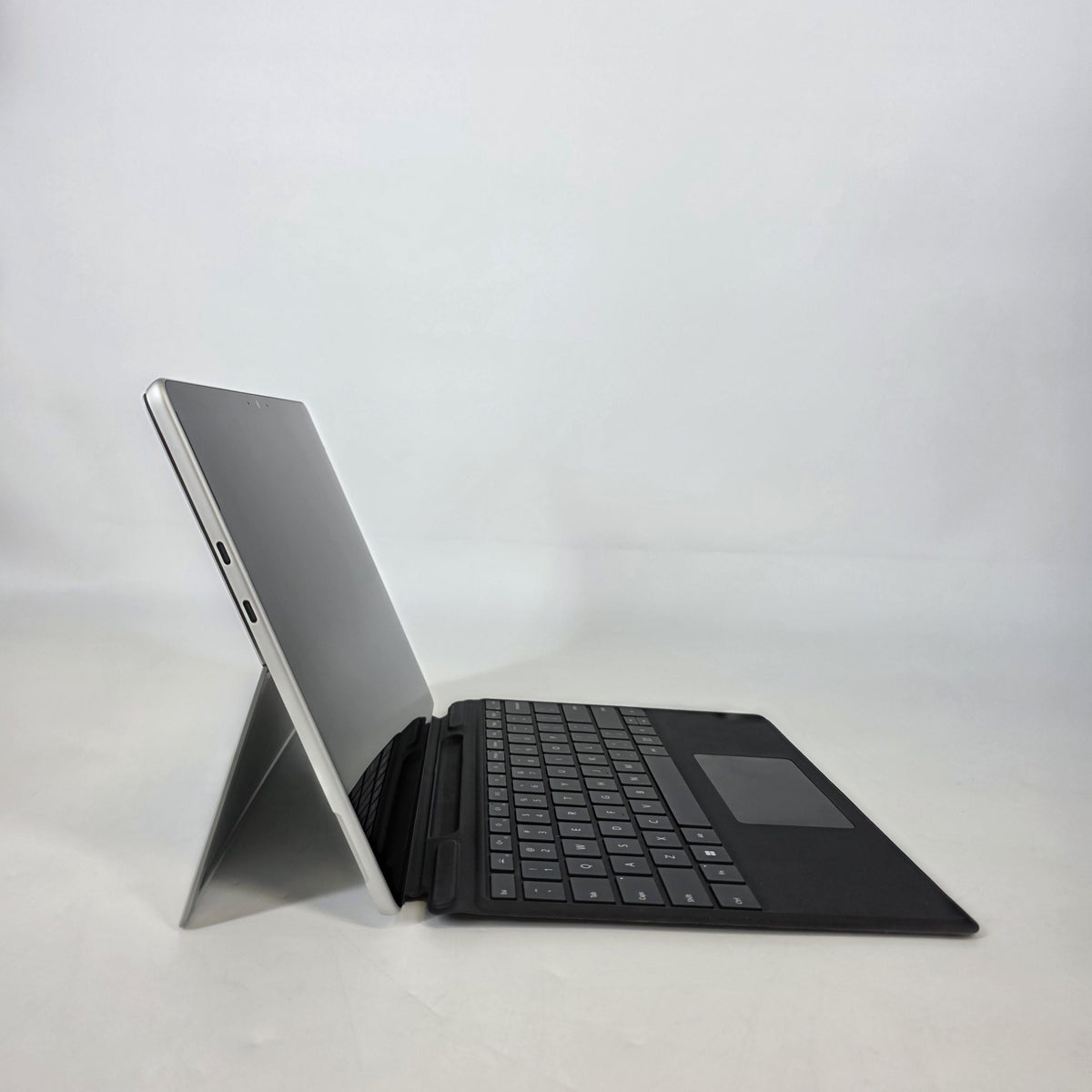 Surface Pro 9 13 Platinum WiFi 2.7 GHz Intel Core i7 12th Gen. 16GB RAM 256GB Solid State Drive