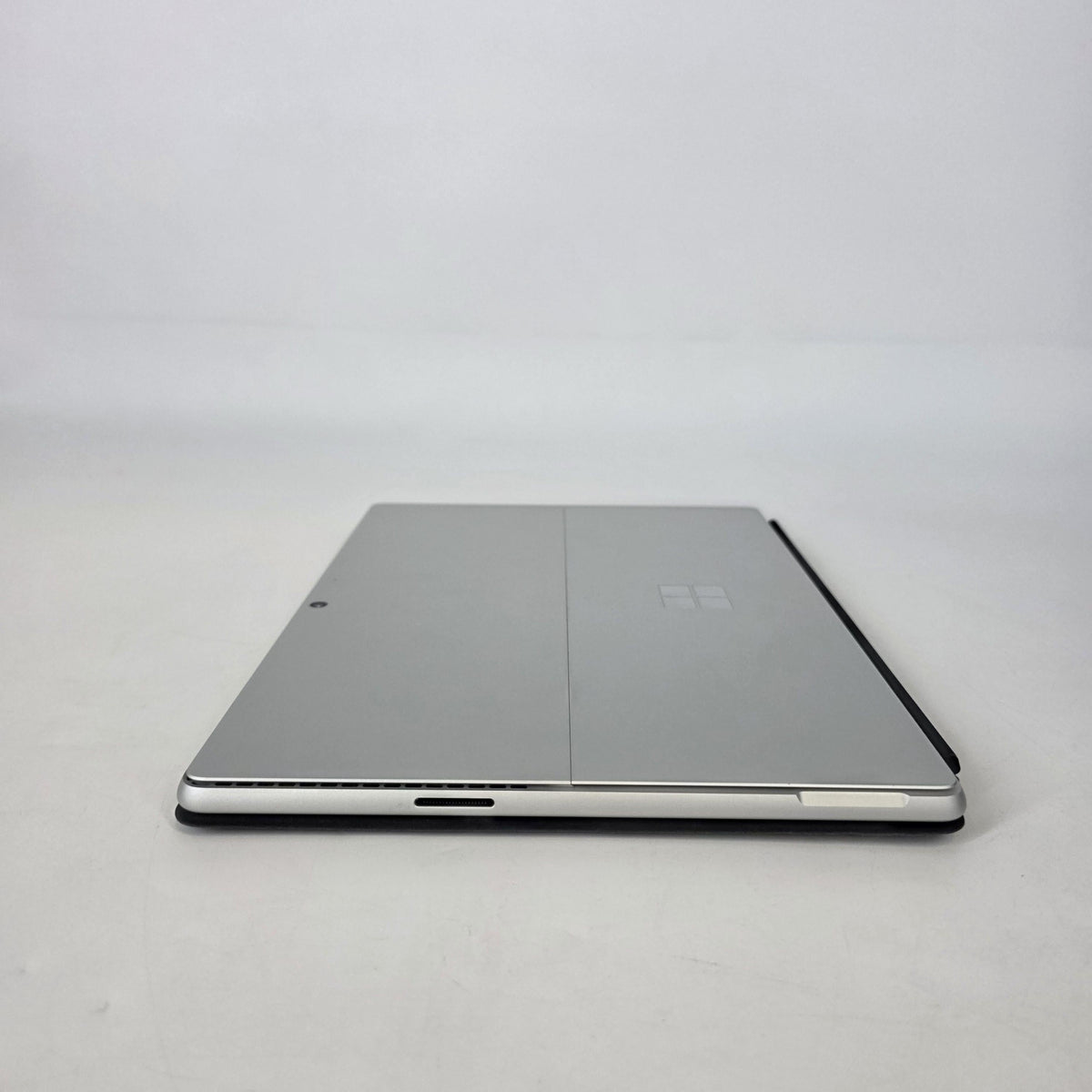 Surface Pro 9 13 Platinum WiFi 2.7 GHz Intel Core i7 12th Gen. 16GB RAM 256GB Solid State Drive