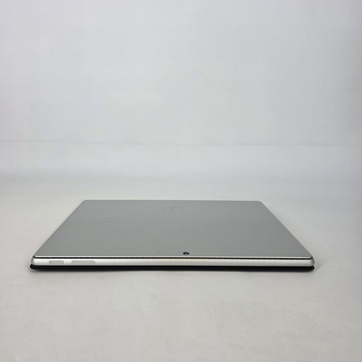 Surface Pro 9 13 Platinum WiFi 2.7 GHz Intel Core i7 12th Gen. 16GB RAM 256GB Solid State Drive