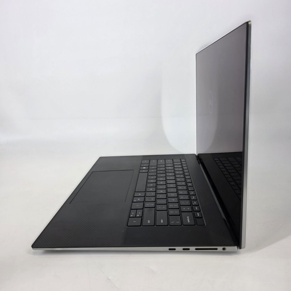 Dell Precision 5760 17 Gray 2.5 GHz Intel Core i7 11th Gen. 32GB RAM 512GB Solid State Drive NVIDIA RTX A2000 4 GB