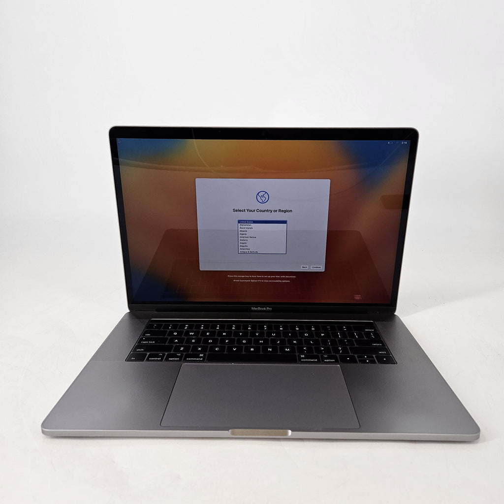 Apple MacBook Pro 15 Touch Bar 2017 Space Gray 3.1 GHz Intel Core i7 7th Gen. 16GB RAM 2TB Solid State Drive AMD Radeon Pro 560 4 GB
