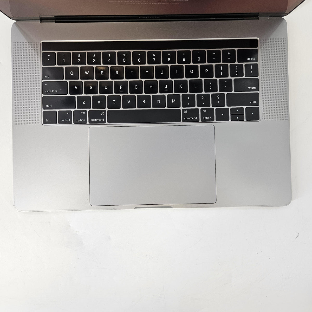 Apple MacBook Pro 15 Touch Bar 2017 Space Gray 3.1 GHz Intel Core i7 7th Gen. 16GB RAM 2TB Solid State Drive AMD Radeon Pro 560 4 GB