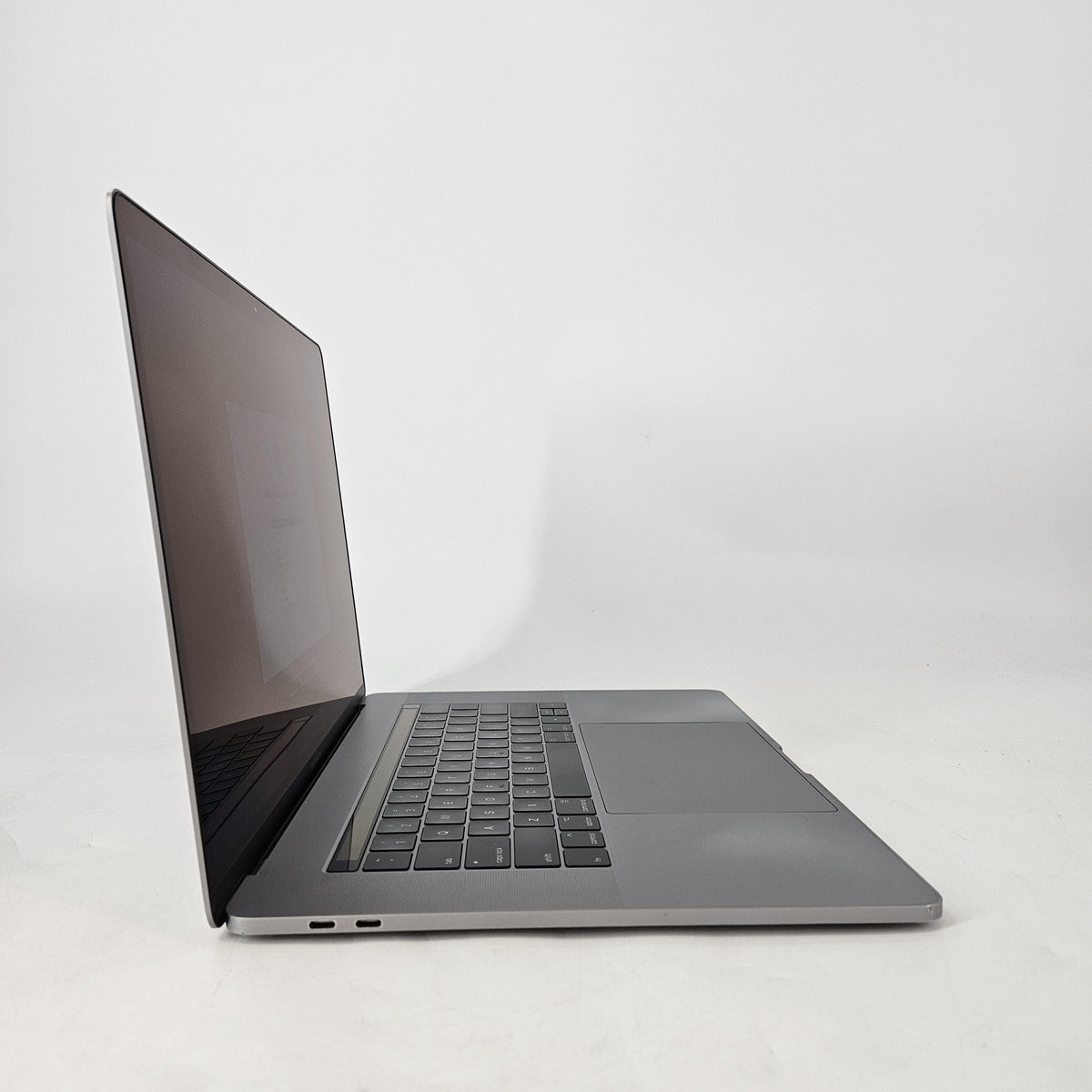 Apple MacBook Pro 15 Touch Bar 2017 Space Gray 3.1 GHz Intel Core i7 7th Gen. 16GB RAM 2TB Solid State Drive AMD Radeon Pro 560 4 GB