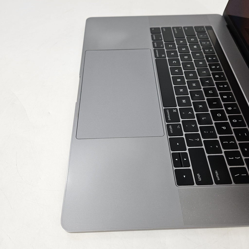 Apple MacBook Pro 15 Touch Bar 2017 Space Gray 3.1 GHz Intel Core i7 7th Gen. 16GB RAM 2TB Solid State Drive AMD Radeon Pro 560 4 GB