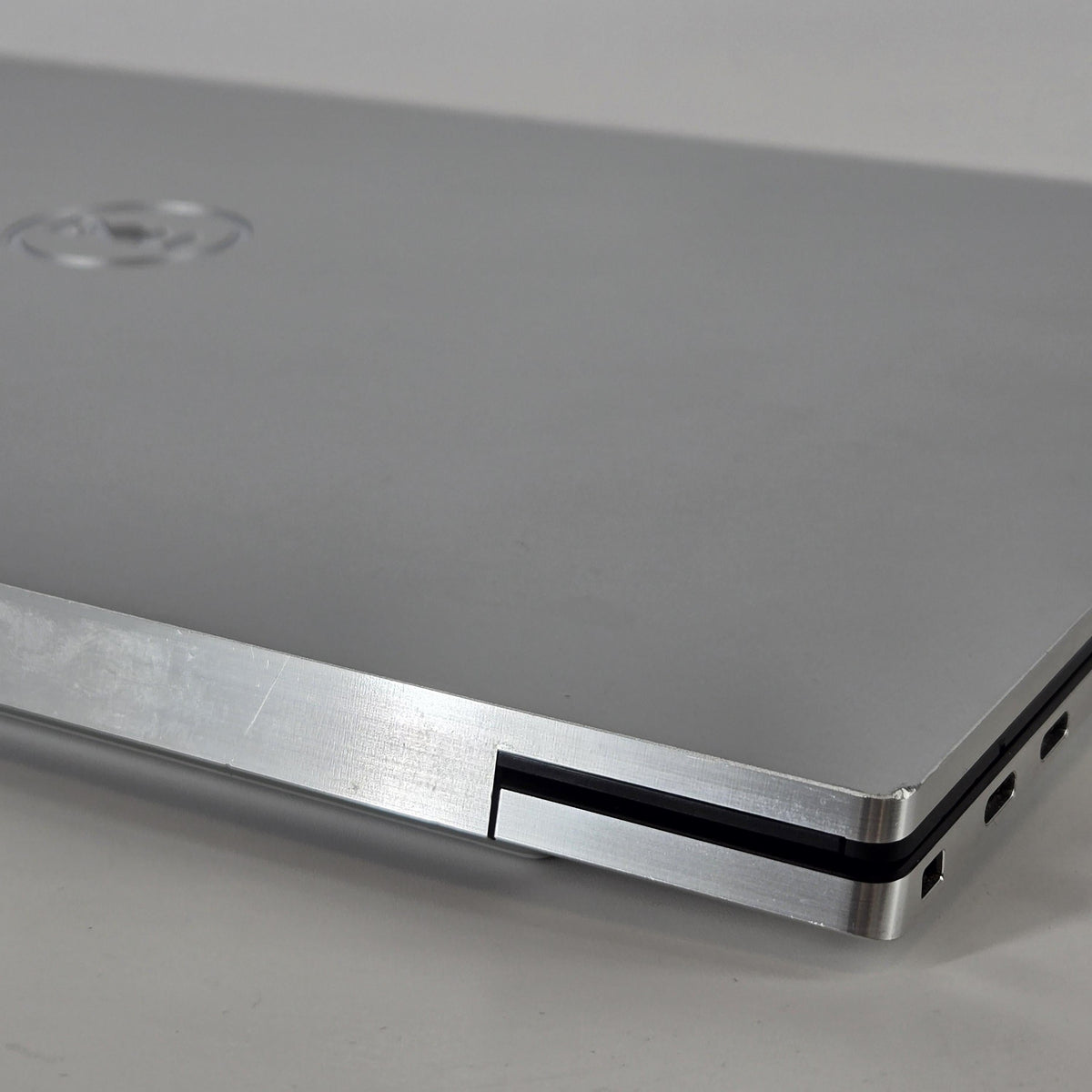 Dell XPS 17 9710 Silver 2.3 GHz Intel Core i7 11th Gen. 32GB RAM 512GB Solid State Drive NVIDIA GeForce RTX 3050 4 GB